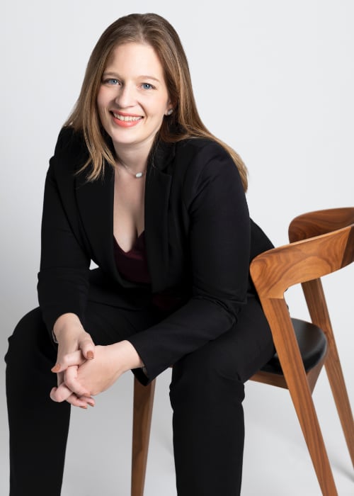 Andrea Bartels headshot